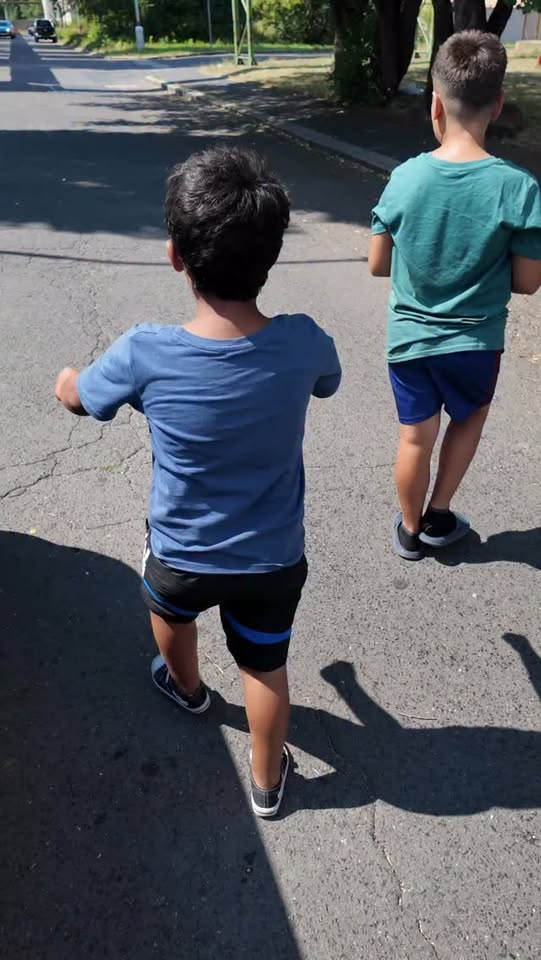 PROJEKT NA PLÁCKU I ⚽💙 · Nečekáme, až děti přijdou za fotbalem. Přivá…