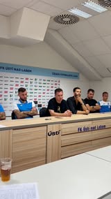 Dlužíme vám ještě jedno video! Jak to vypadalo na tiskovce k sobotnímu rozdávání perman…