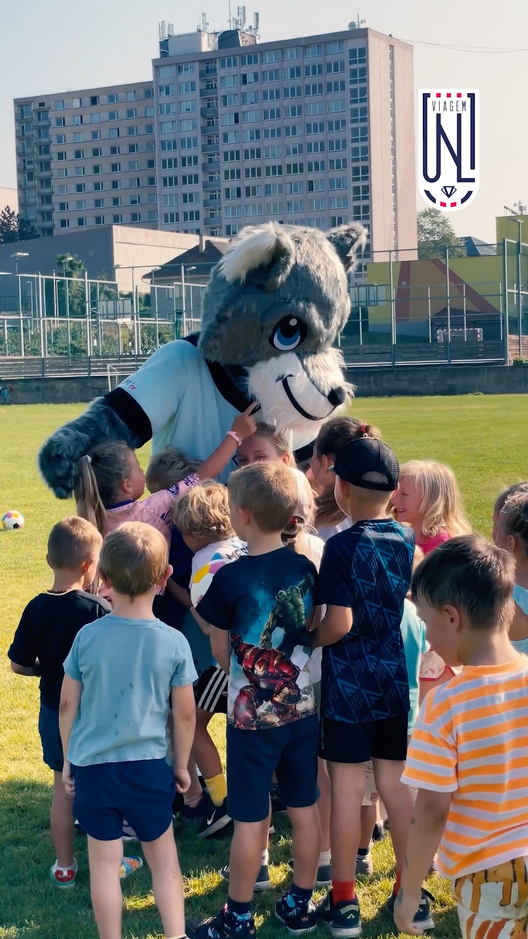 Hráči "A" týmu navštívili trénink našich nejmenších! 👦👧 Trénink "Školičky" si nenechal…