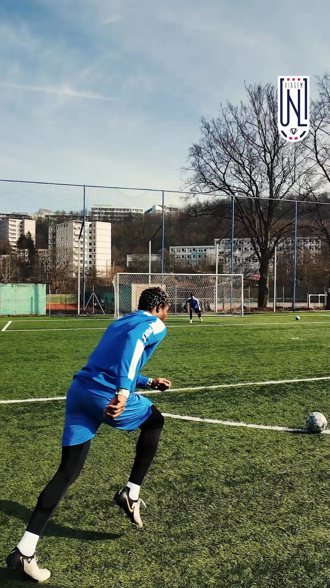 🔊 Na tréninku panuje skvělá atmosféra! Kluci se navzájem hecují, padá jedna hláška za d…