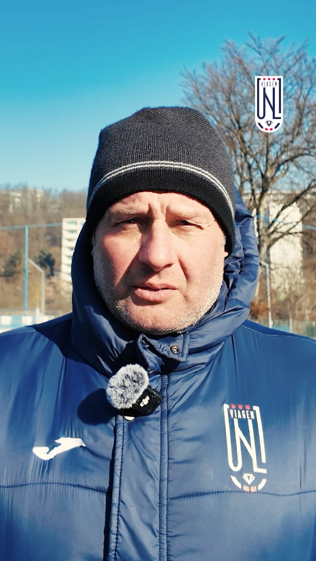 🎙️ Trenér Habanec vysvětluje, proč se utkání proti Varnsdorfu přesouvá do Ústí! ⚽🏟️ Co…