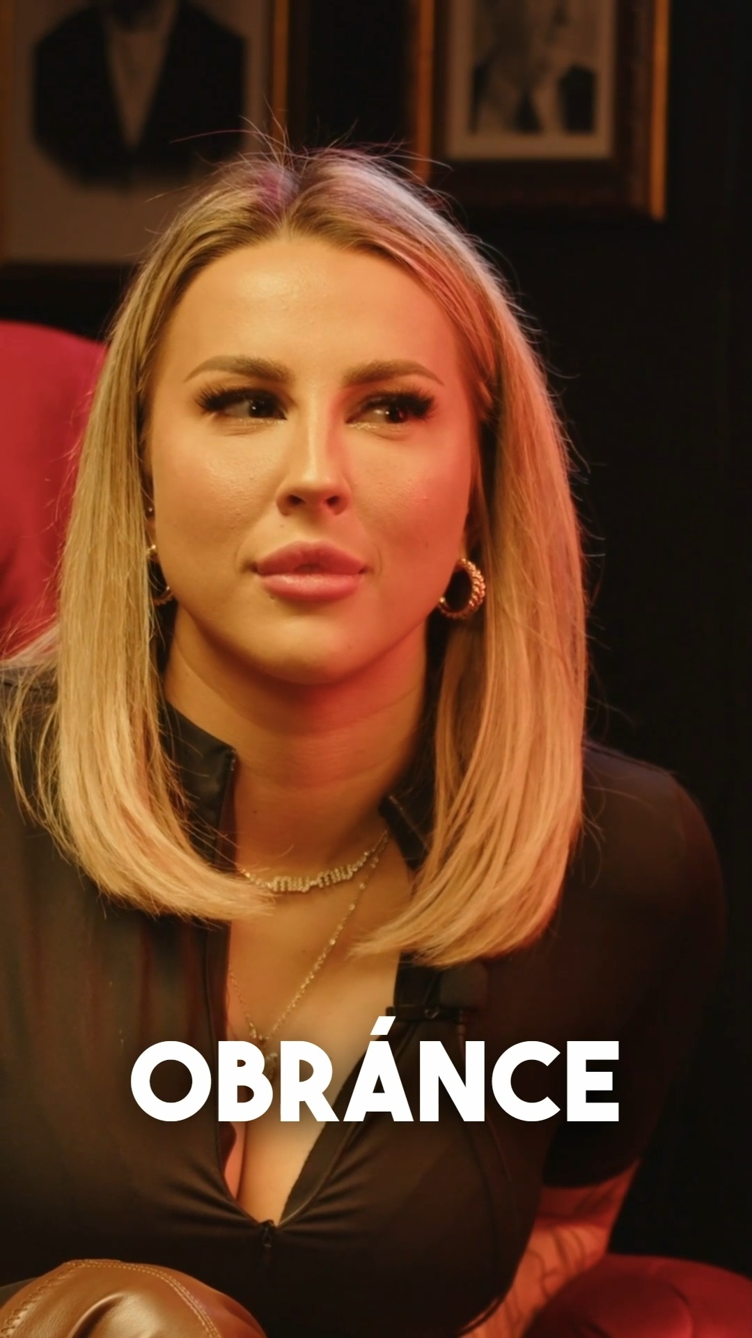 Sabča vysvětluje Danovi, co to znamená moderátorka fotbalového klubu. 🔥⚽🎤 ...tak teď už…