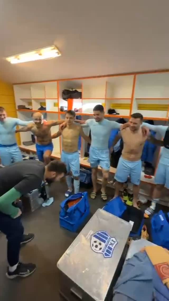 Čí jsou body?!! Čí jsou prachy?!! Kde jsou Živaniceeee??! 🙆🏼‍♀️⚽️ Oslava výhry z kabiny