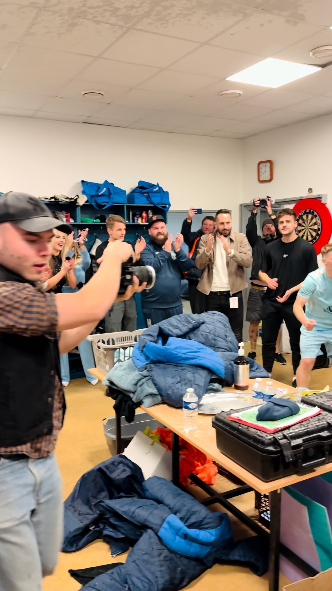 🎉 TOHLE SE MUSÍ OSLAVIT: Mrkněte do kabiny, jak se slavilo po otočce proti Pardubicím "B"