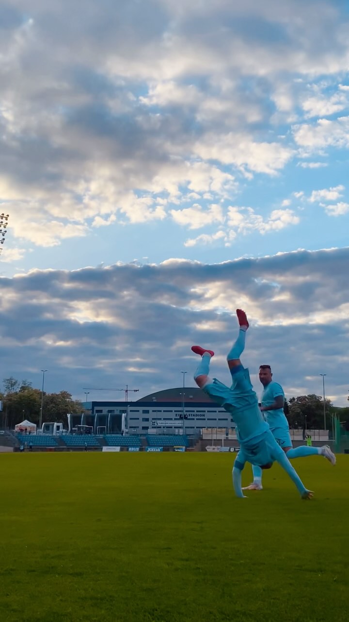 🥳 Oslava Davida Březiny po vyrovnávací brance