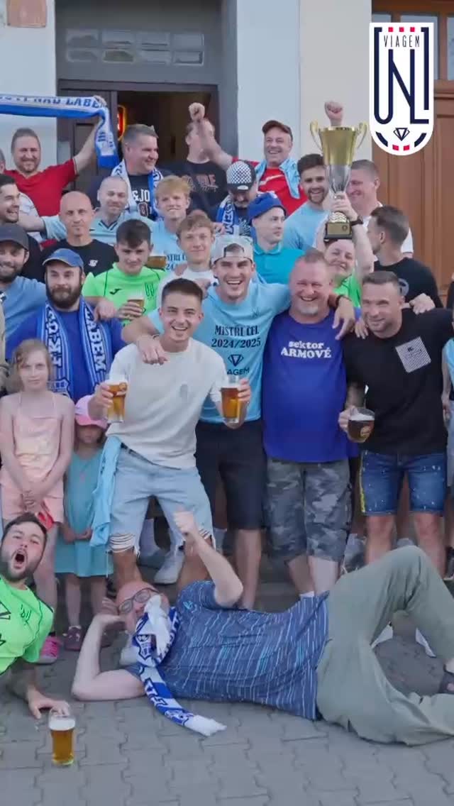 Ptal se někdo na oslavy s fanoušky?
