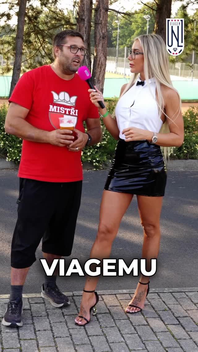 Moderátorka Lucy s fanouškem