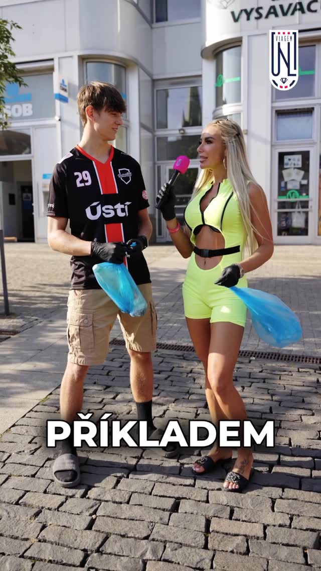 Na úklidu města se k nám přidali i florbalisté.