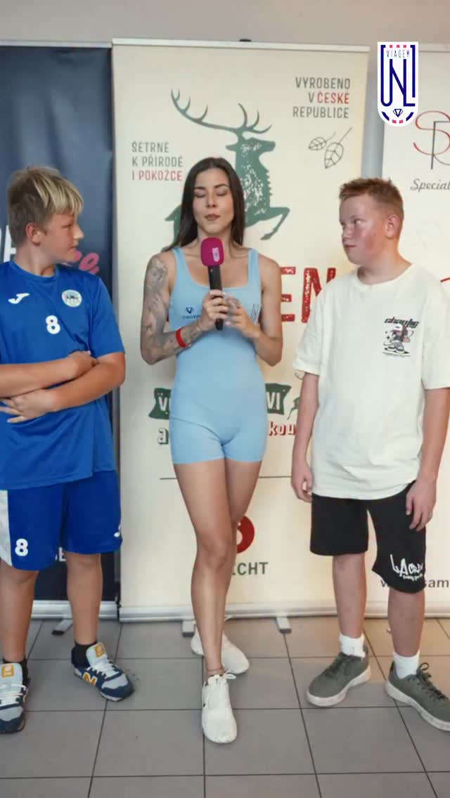 Rozhovor s fanoušky a zároveň účastníky poločasového zápasu proti našim moderátorkám.