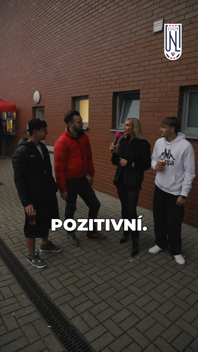 Vypadá to, že Lucy dohnala fanoušky k rozhovoru