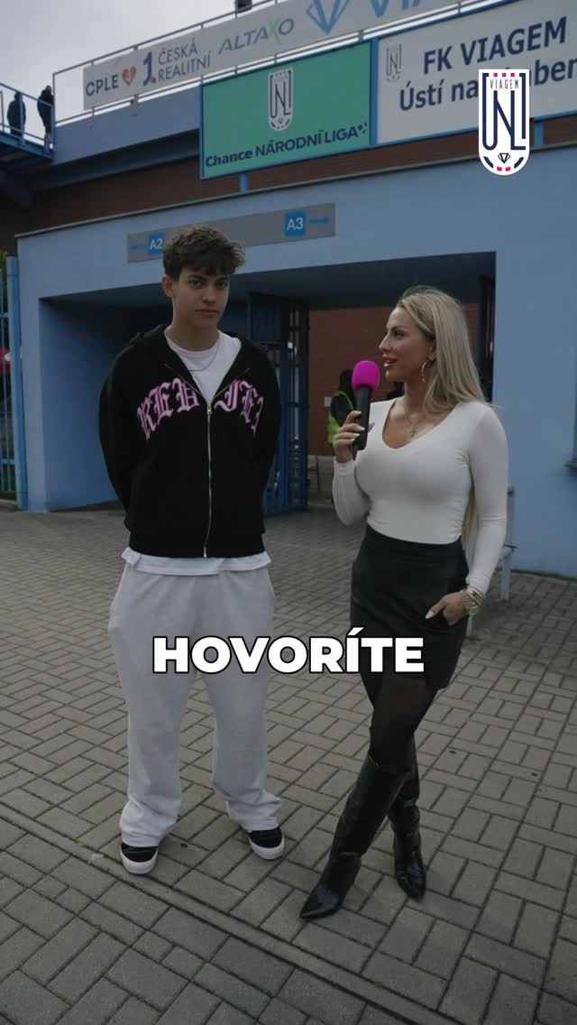 Jak to vypadá, když nám fanoušci trápějí naši moderátorku.