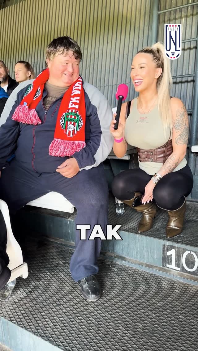 Moderátorka Sabina Jakšová vyzpovídala fanouška na včerejším zápase. Jak fanoušek zápas…
