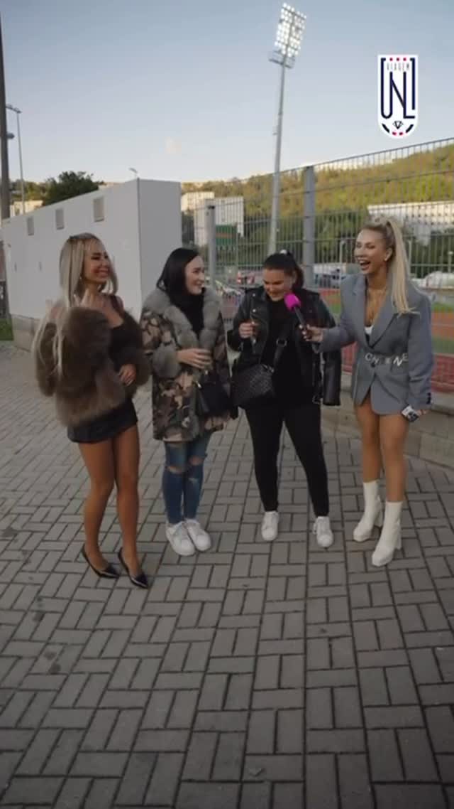 I ženy mají rády fotbal: Tyto dvě sympatické dámy k nám zavítaly na zápas.