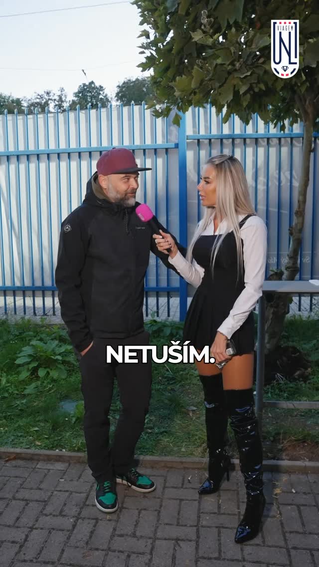 Moderátorka Lucy si střihla rozhovor s fanouškem nebo s fanouškama?