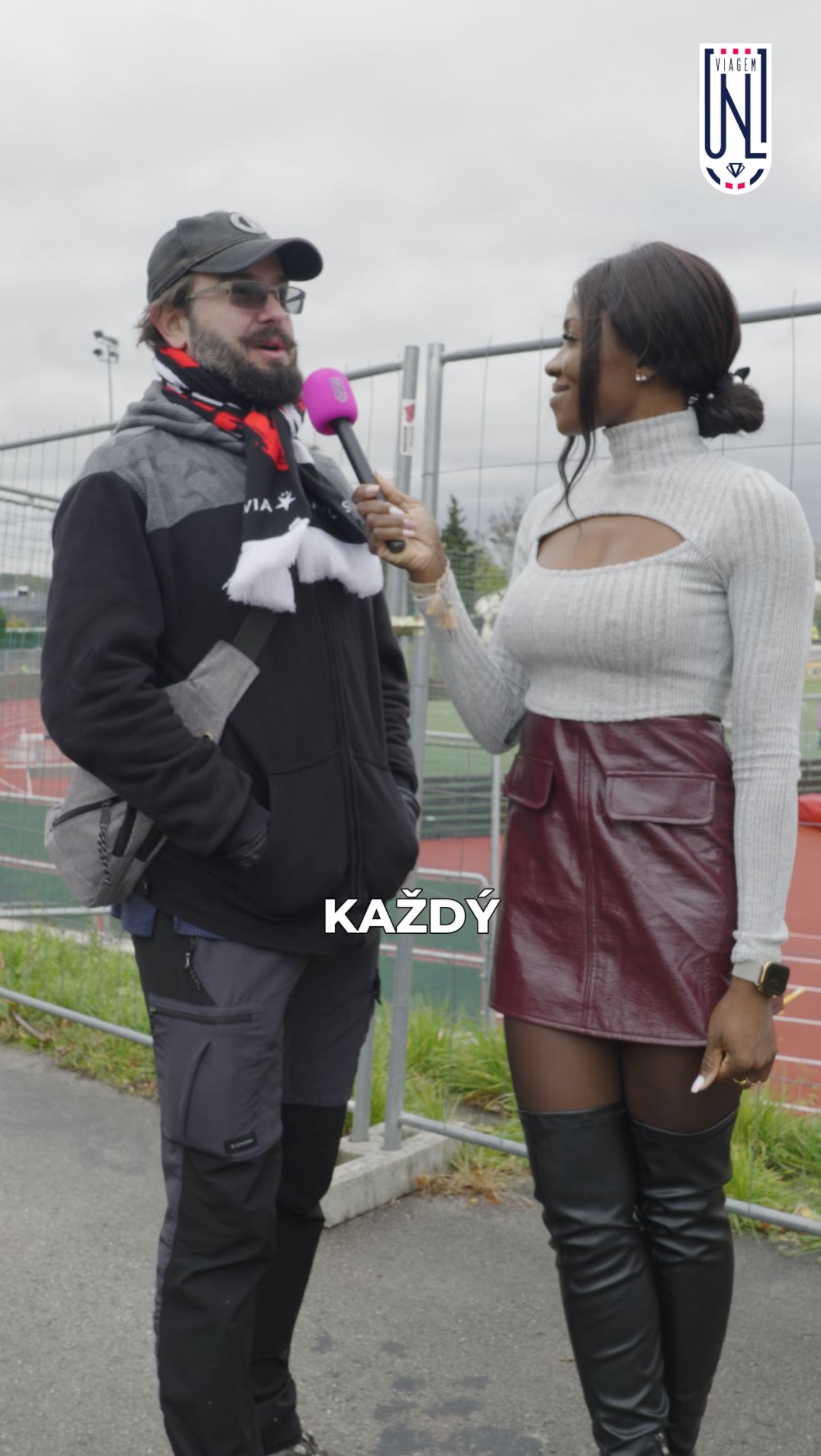 🎤 ROZHOVOR S FANOUŠKEM: Moderátorka Joy vyzpovídala věrného fanouška Slavie přímo během…