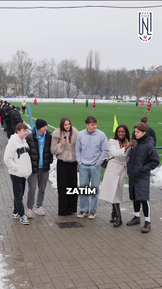🎤⚽ Joy a Miri vyzpovídaly fanoušky přímo na stadionu