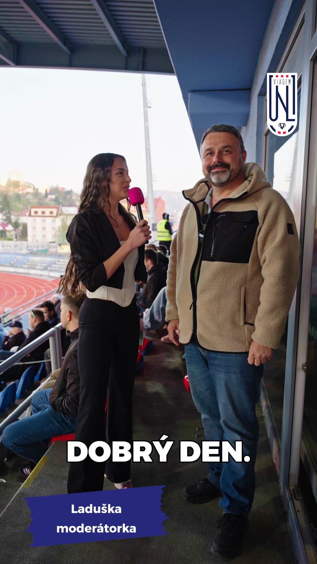 Moderátorka Lada s fanouškem.