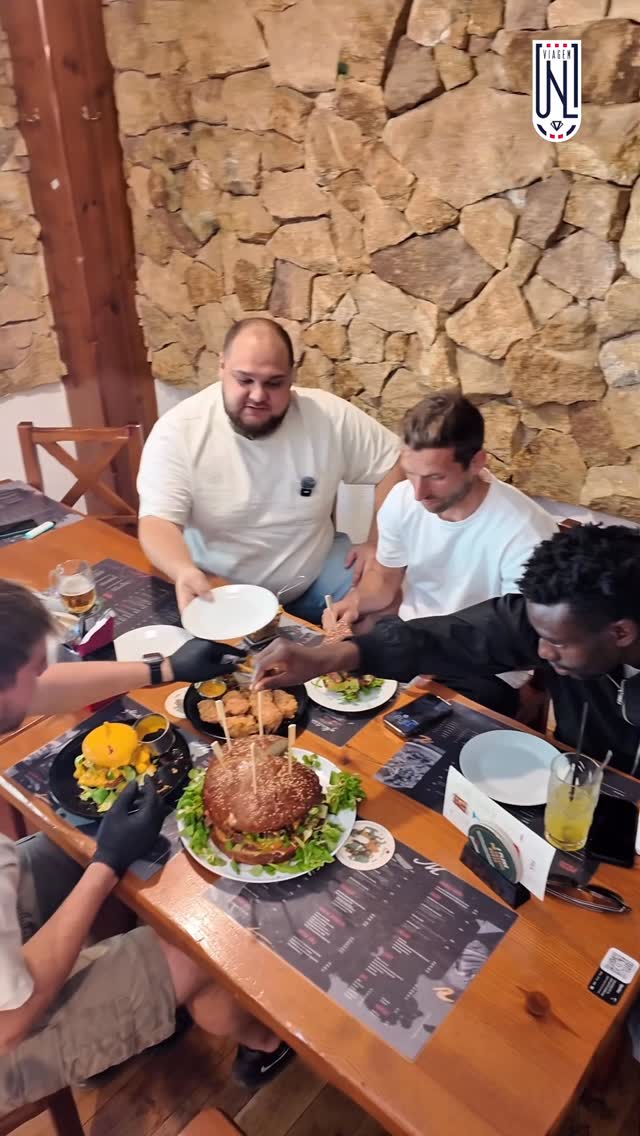 Dan a jeho pomocníci v restauraci Matero.