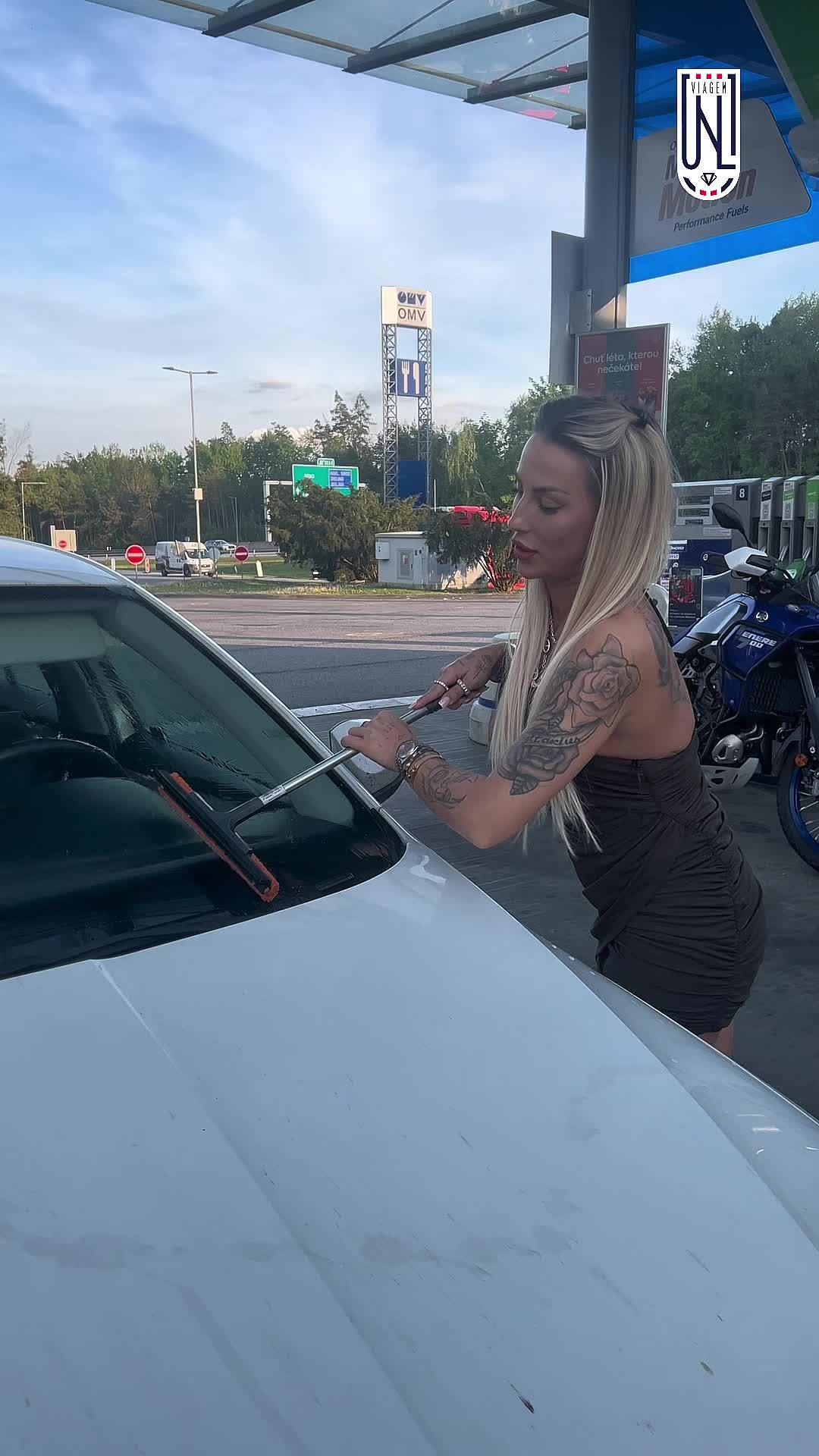Naše moderátorky letos nevynechaly ani jeden venkovní zápas. Zde můžete vidět, jak náro…