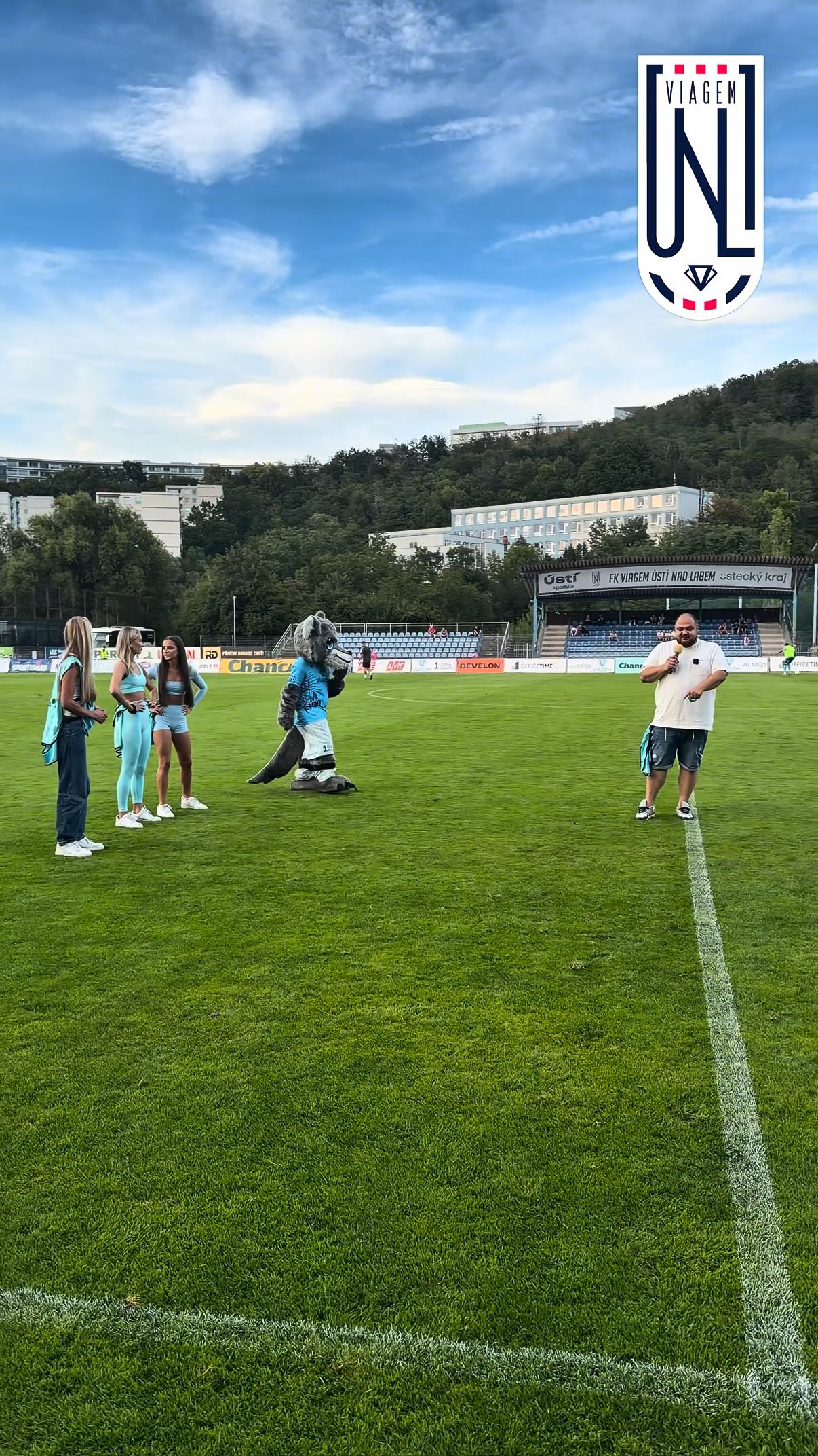 Poločasová soutěž: Naše holky si společně s fanoušky během poločasu pořádně zaběhaly