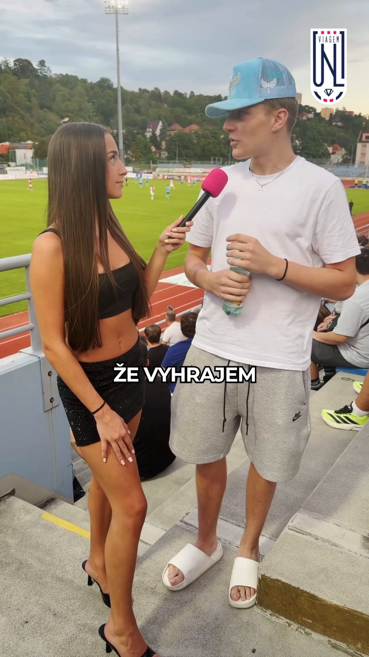 Rozhovor: Laduška si na pátečním zápase povídala s fanouškem, který dorazil fandit FK V…