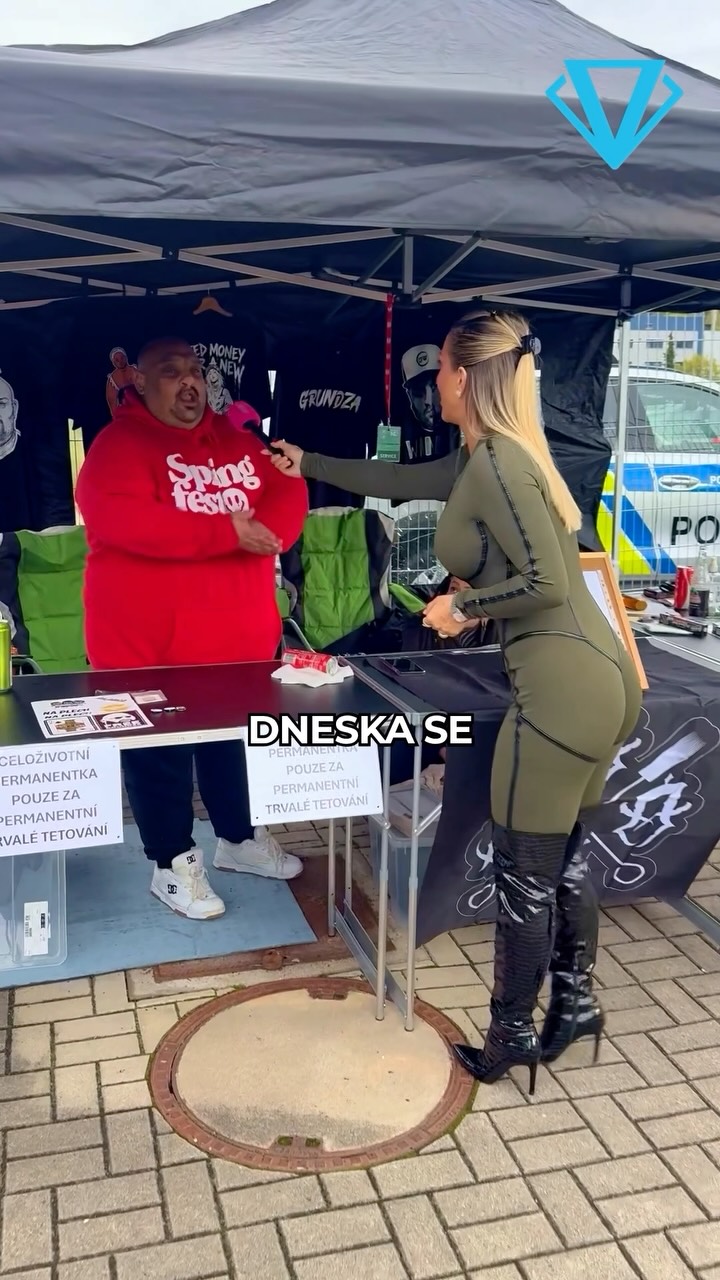 Včerejší zápas se nesl ve znamení seniorů a tetování nového loga.