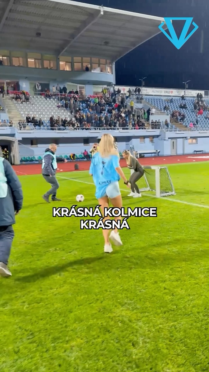Naše moderátorky vyzvaly seniory na poločasový fotbalový zápas a byla to pořádná jízda